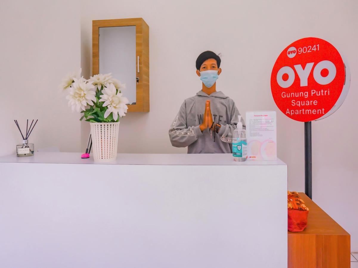 Oyo 90241 Sirooms Apartmen Gunung Putri Bogor Ngoại thất bức ảnh