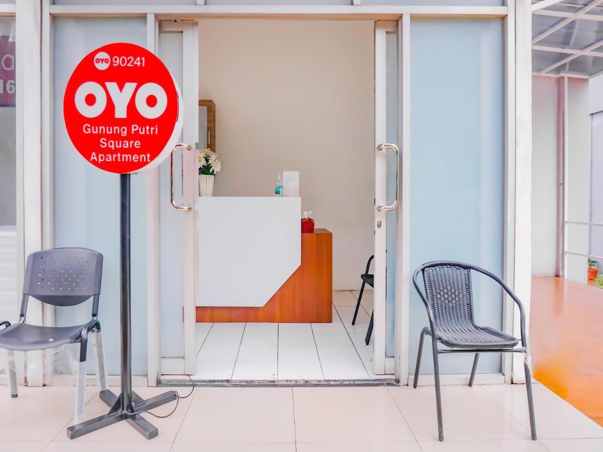 Oyo 90241 Sirooms Apartmen Gunung Putri Bogor Ngoại thất bức ảnh