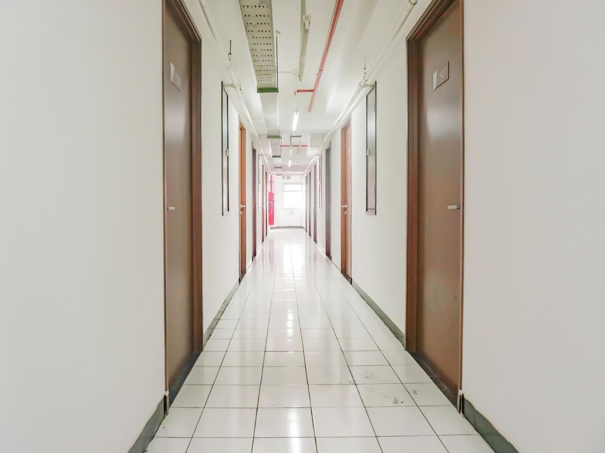 Oyo 90241 Sirooms Apartmen Gunung Putri Bogor Ngoại thất bức ảnh