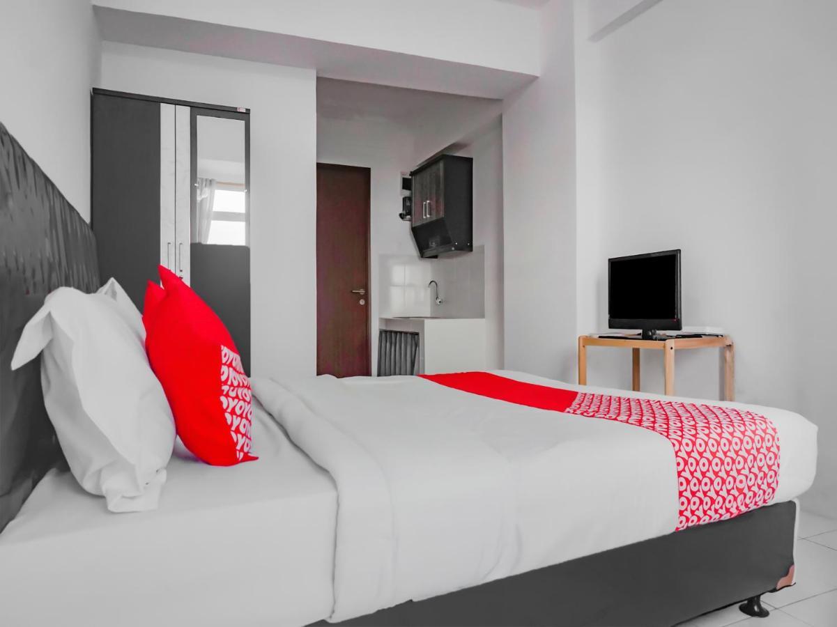 Oyo 90241 Sirooms Apartmen Gunung Putri Bogor Ngoại thất bức ảnh