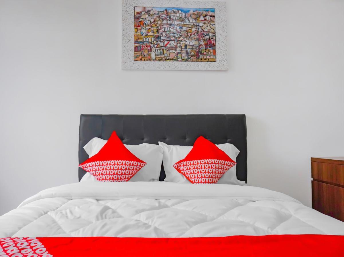 Oyo 90241 Sirooms Apartmen Gunung Putri Bogor Ngoại thất bức ảnh